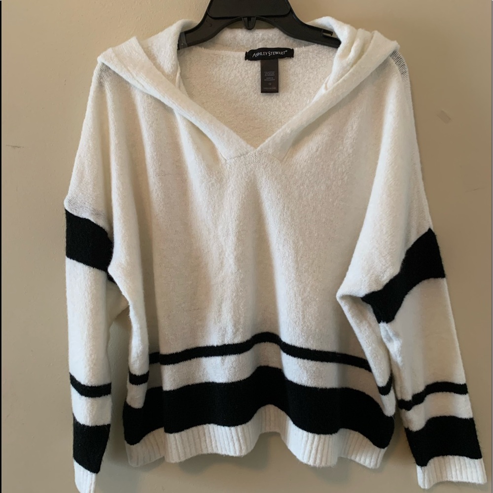 Ashley Steward Cropped Hooded Black & White Top- Size 12 Super Soft!